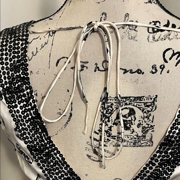 Bebe Y2K Silk Blend White Black Sequin Bow Design V-Neck Top Feminine Coquette - Picture 7 of 12